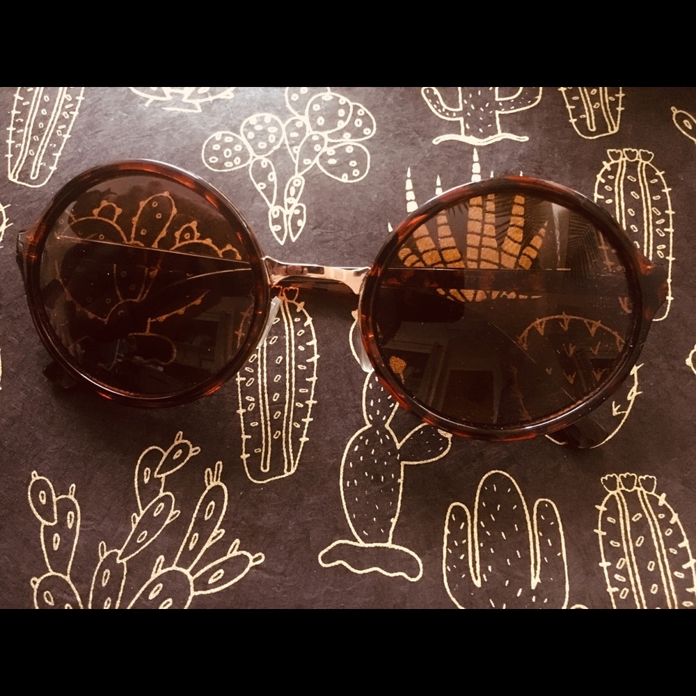 Round Lennon style  Sunglasses